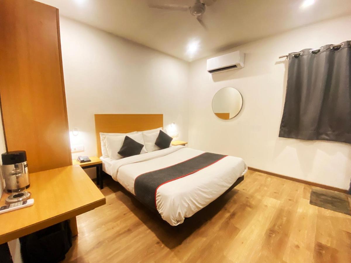 Hotel White Saffron 3*