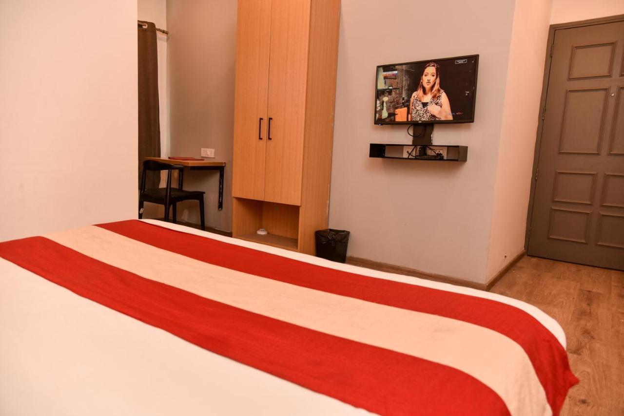 Hotel White Saffron 3*